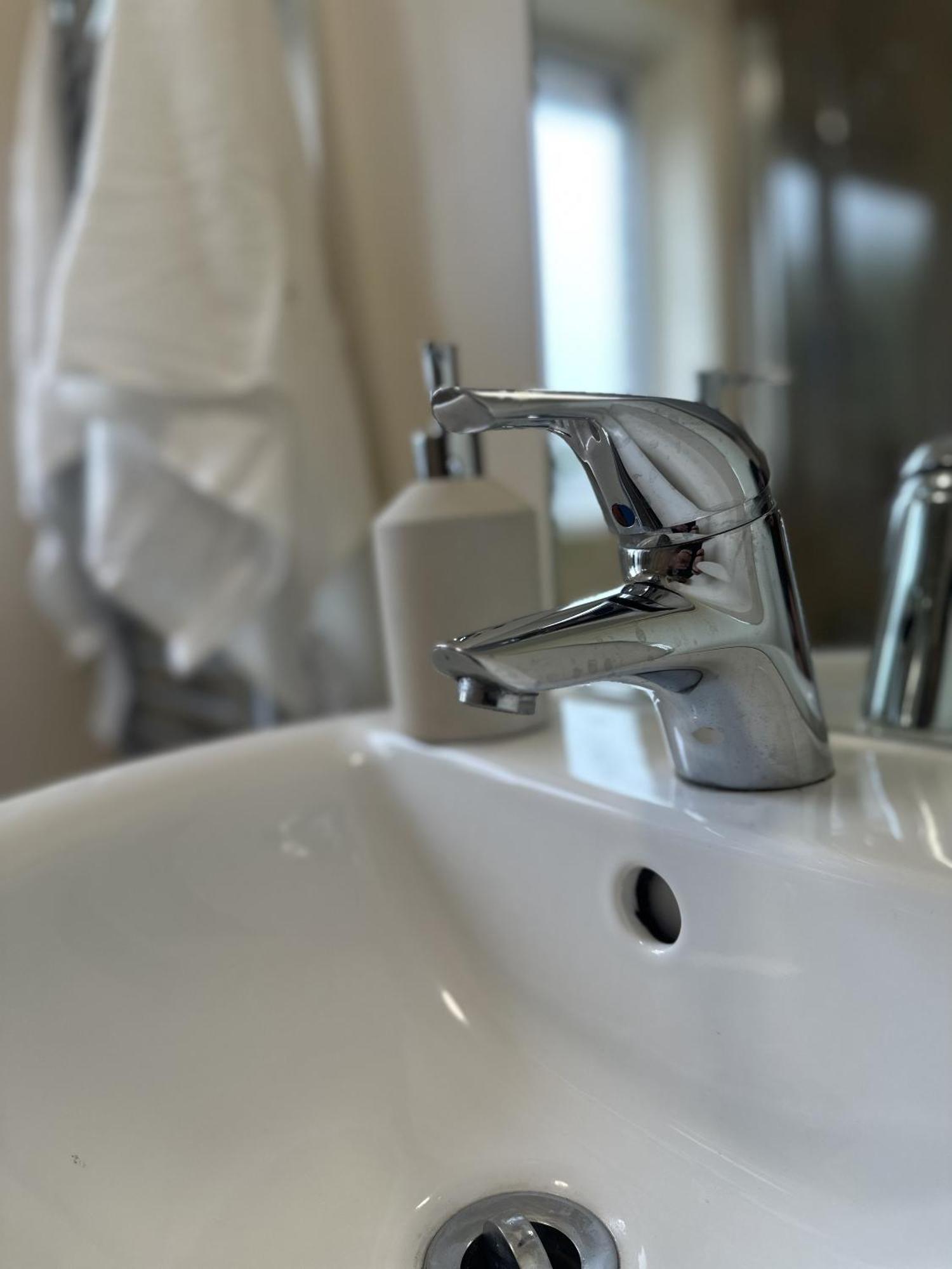 2 Bdr City Centre Apartment With Parking Cardiff Eksteriør billede
