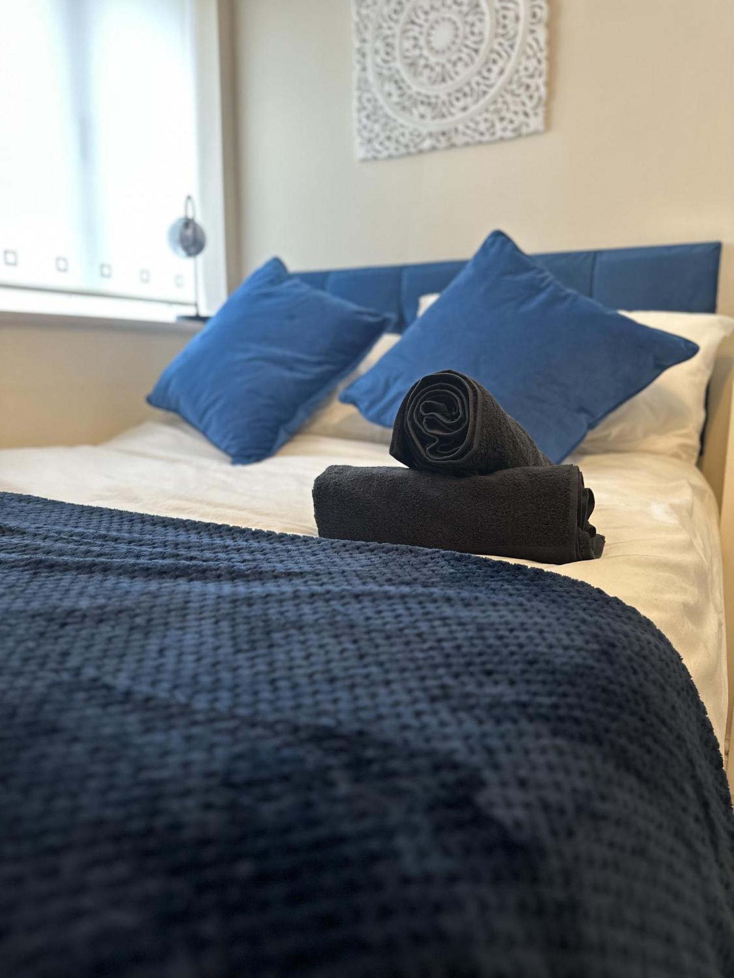 2 Bdr City Centre Apartment With Parking Cardiff Eksteriør billede