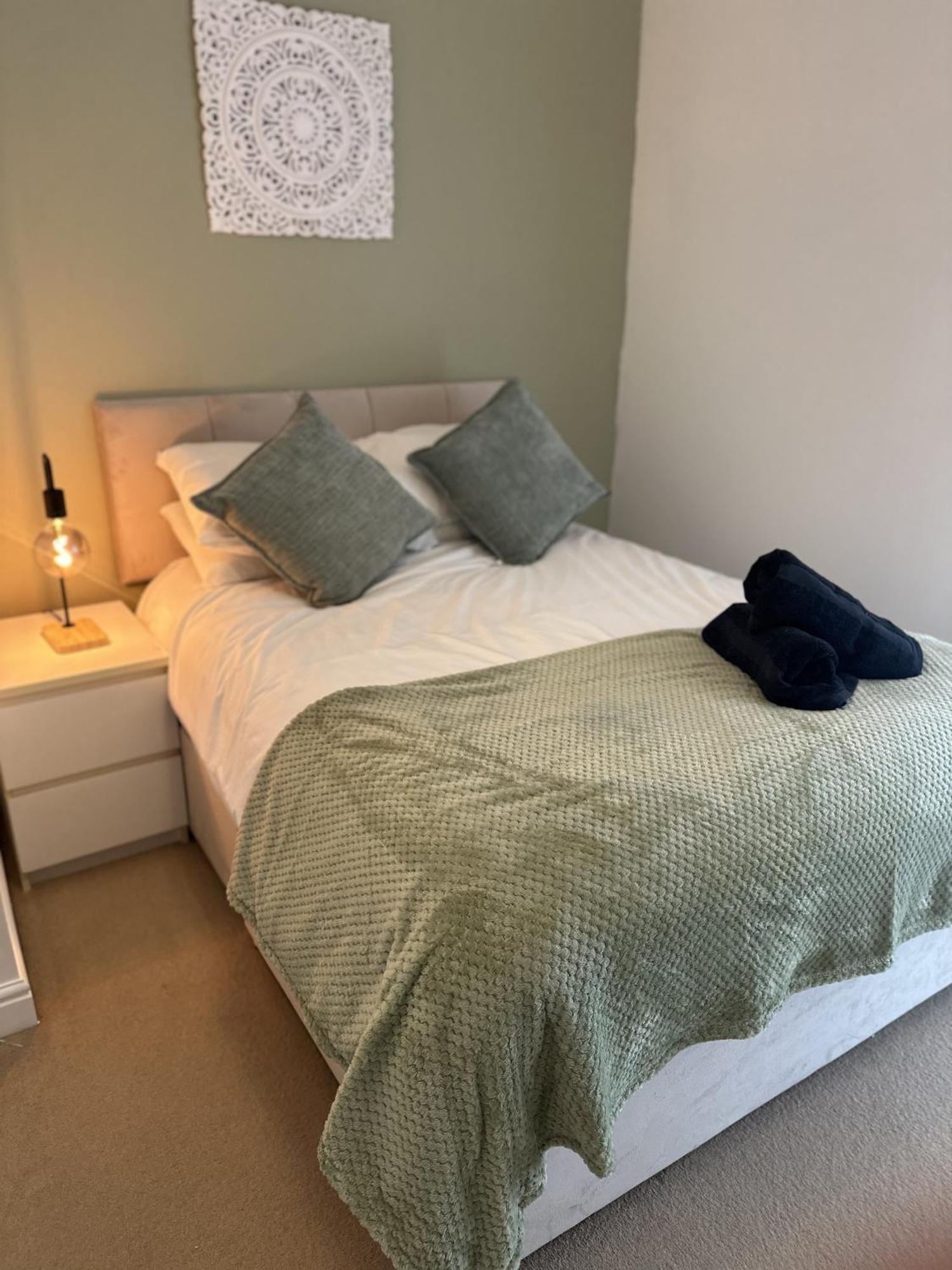 2 Bdr City Centre Apartment With Parking Cardiff Eksteriør billede