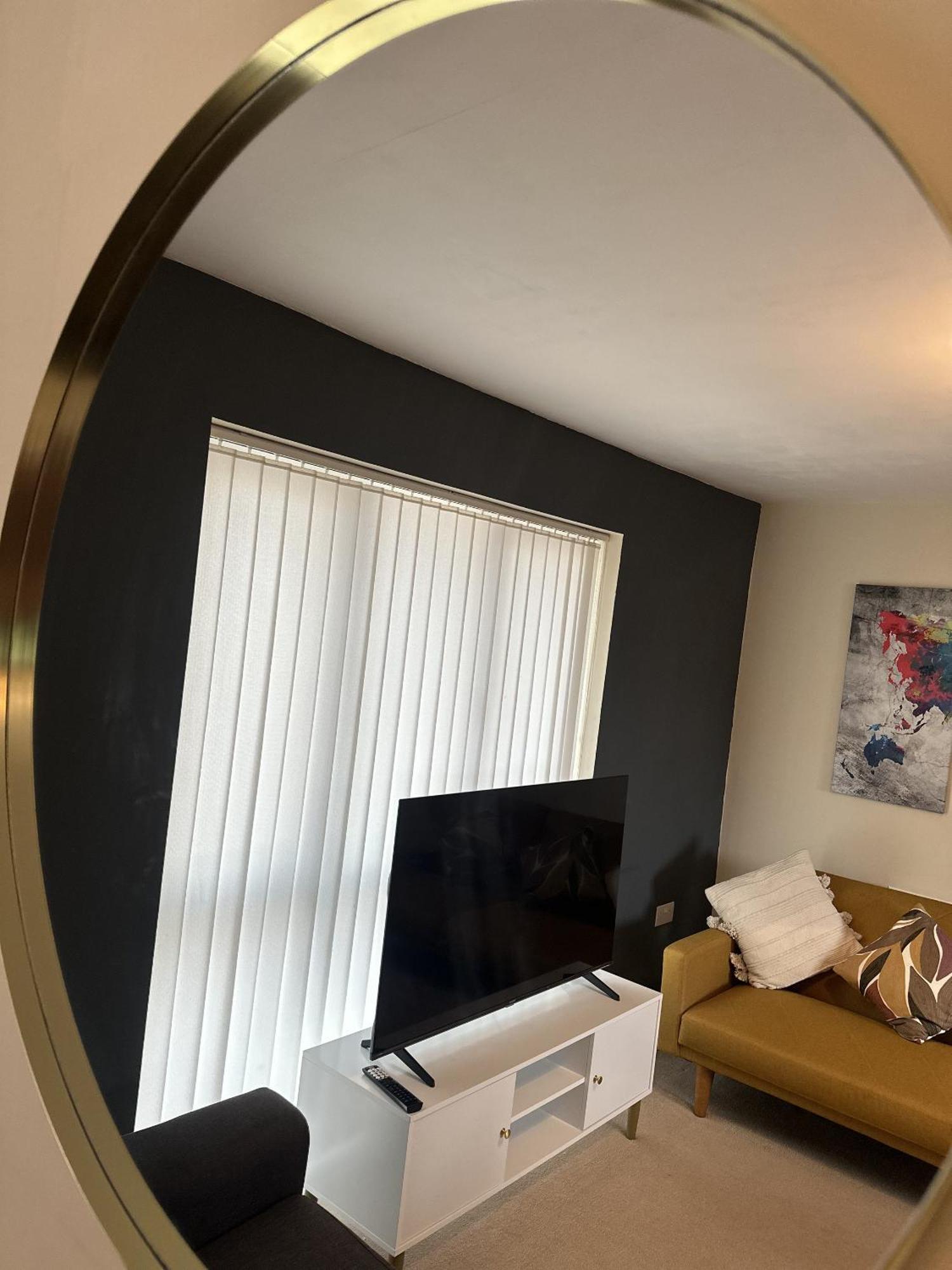 2 Bdr City Centre Apartment With Parking Cardiff Eksteriør billede