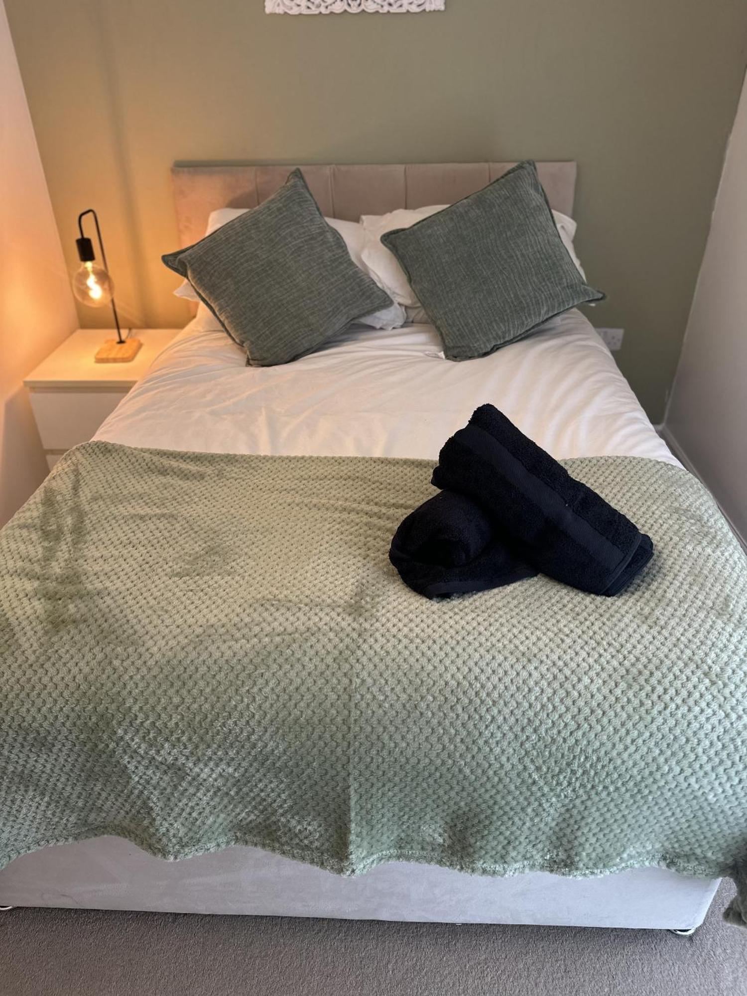 2 Bdr City Centre Apartment With Parking Cardiff Eksteriør billede