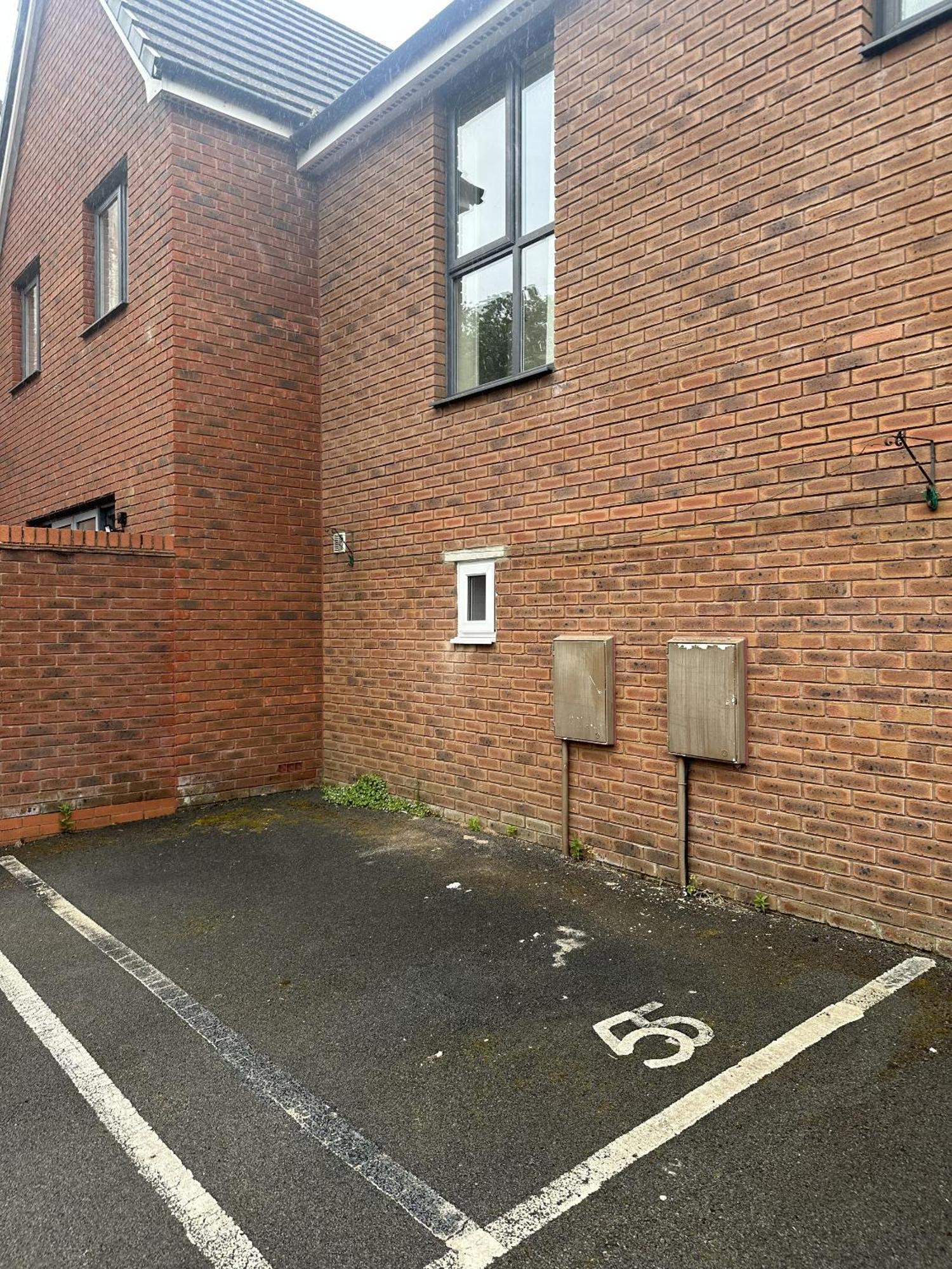 2 Bdr City Centre Apartment With Parking Cardiff Eksteriør billede